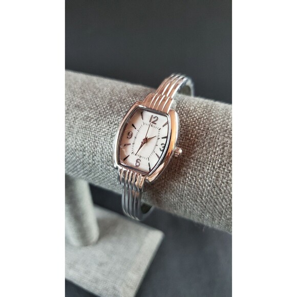 ACCUTIME 4141WML Silver Tone hinged estate band CUFF WATCH FRESH BATTERY A15 - Picture 1 of 8